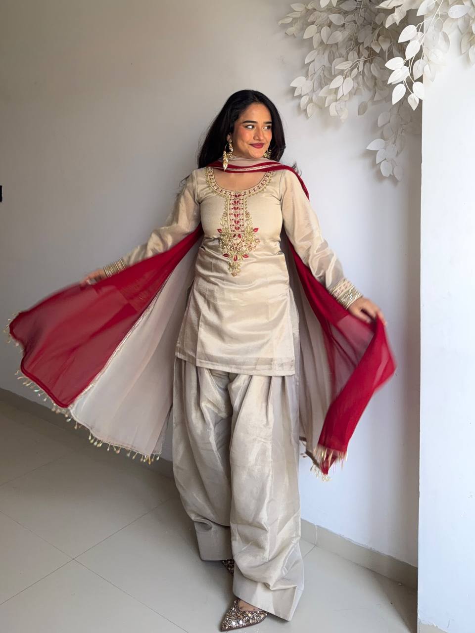 Tebby Organza Embroidery Thread Work Ethnic Suit Set - Your ConnorTebby Organza Embroidery Thread Work Ethnic Suit SetYour Connor